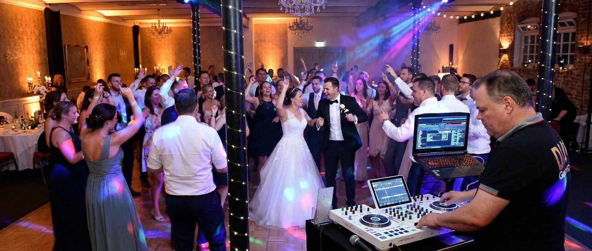 DJ_GerreG_Wedding_full_dance_floor 1920