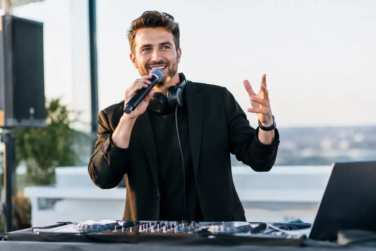 Kann ein DJ moderieren? Darauf kommt es an